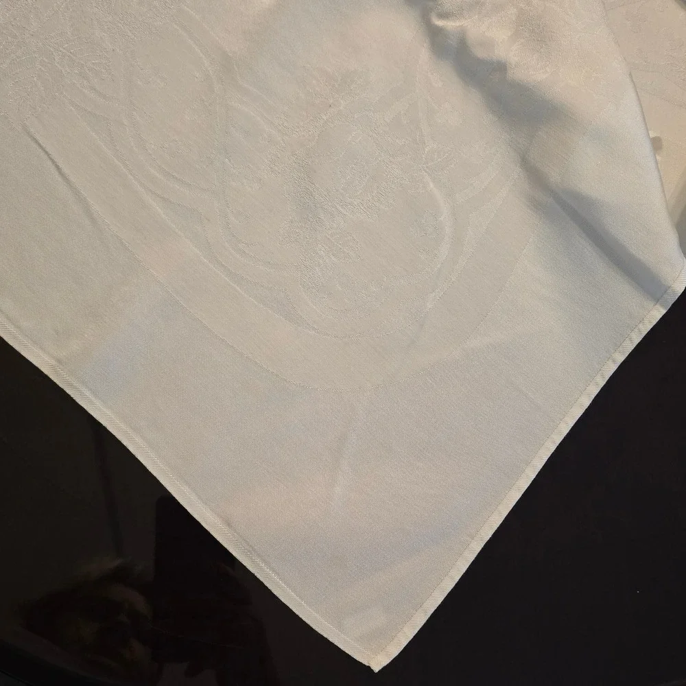 VTG White Damask Floral Rose Scroll Rectangular‎ Tablecloth 76x56 Classic Dining